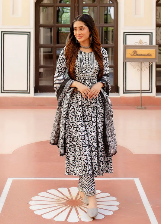 Embroidered Threadwork Kurta with Pant and Dupatta Set