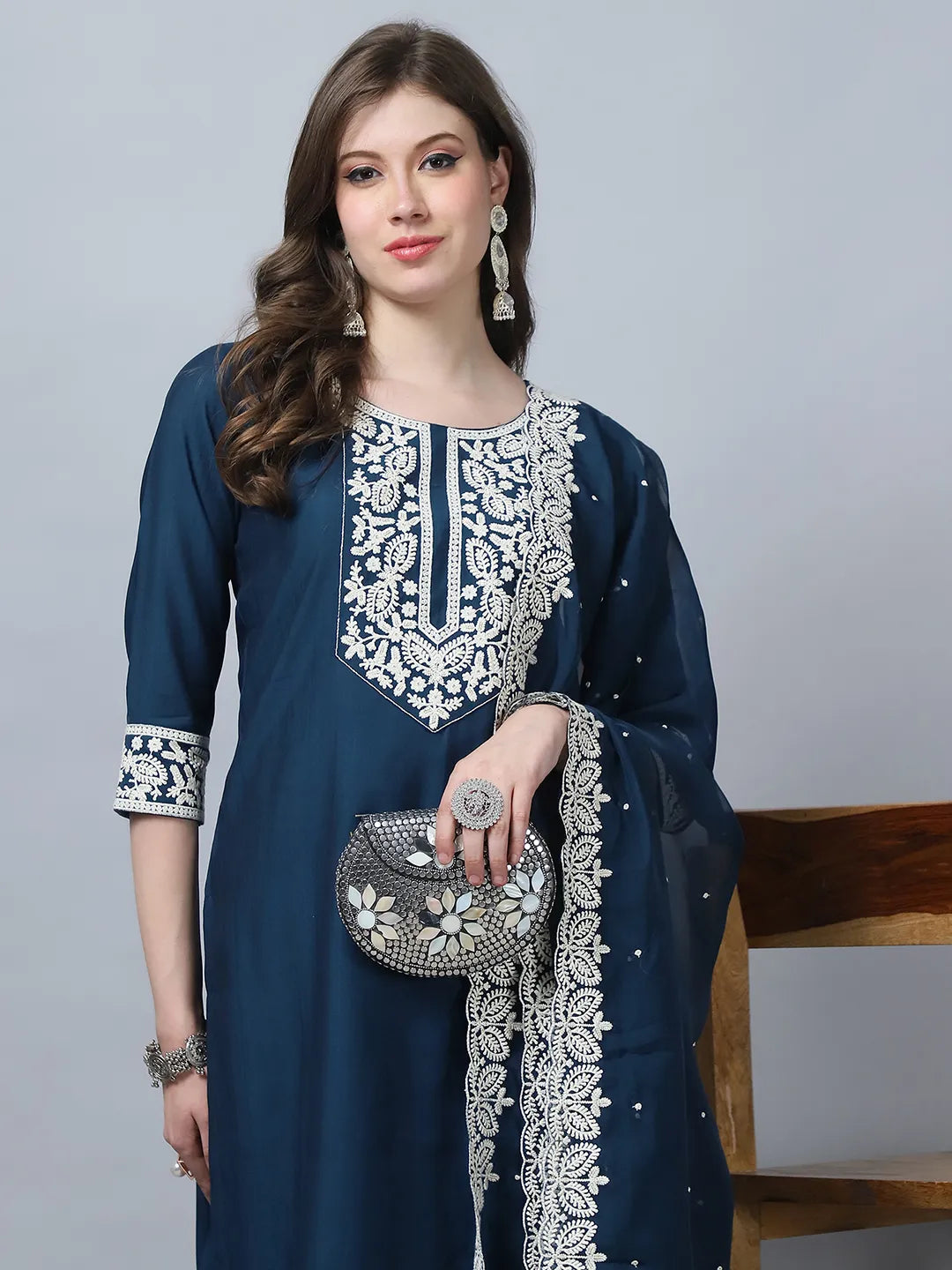 Morepeach Emboridery Work Silk Kurta Set